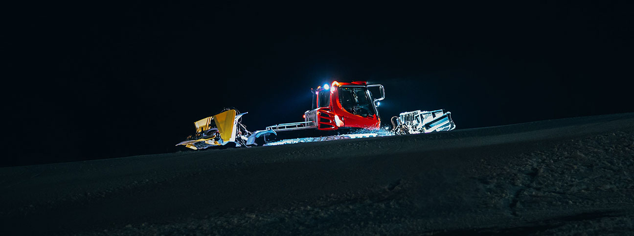 Pistenpräparierung bei Nacht